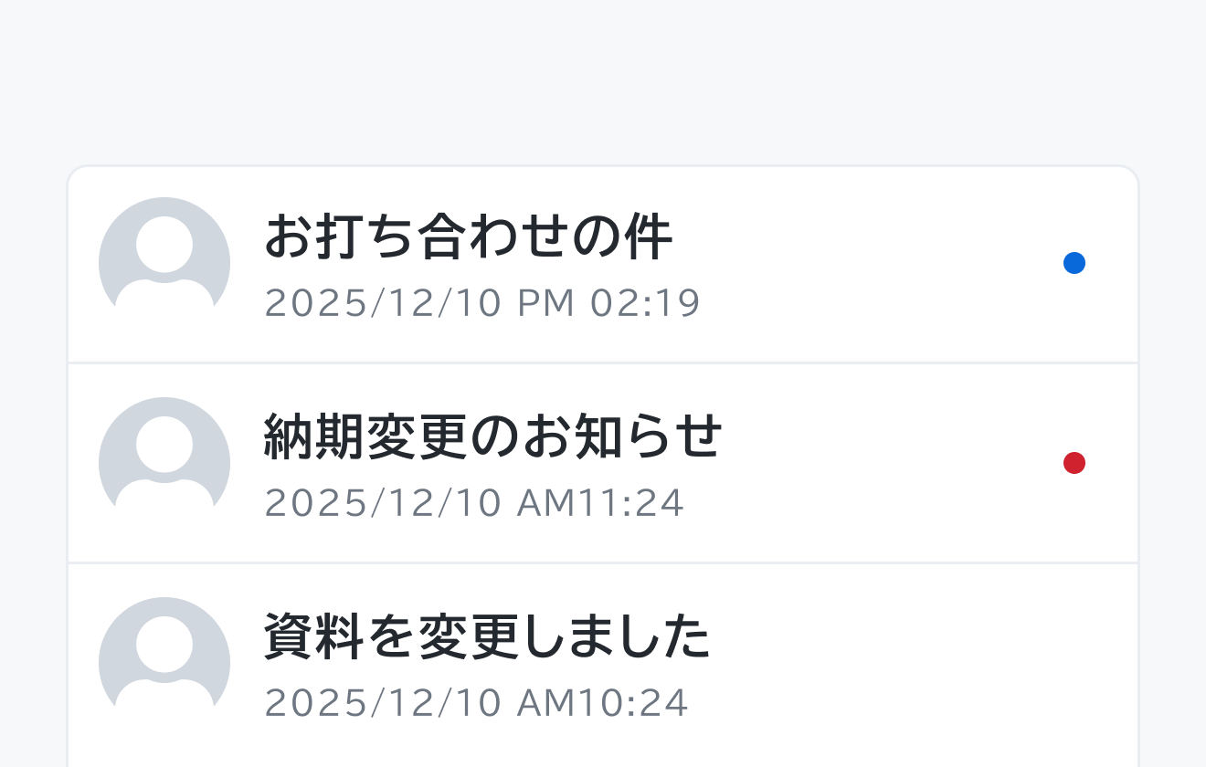 不適切な使用例。3つのリストアイテムに異なる色のBadge（青と赤）が混在しています。同じヒエラルキーのオブジェクトに対して複数のvariantを使用すると、Badgeは色によるステータス表現を担保していないため混乱を招きます。